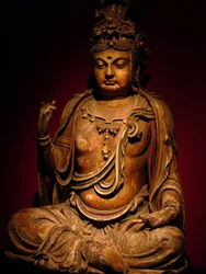Painted wooden sculpture of a Bodhisattva, Song dynasty (960-1279), Shanghai National Museum. Photograph by Léonard de Selva, China, 2006.