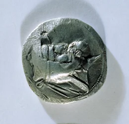 Tetradrachm of Vahbarz, King of Persis, depicting the Kings head (obverse)