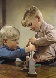Early colour photography: Play