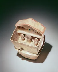 House with inhabitants, Recuay Culture