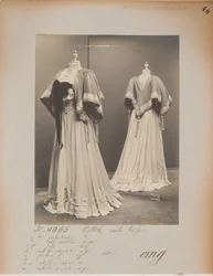 House of Worth, Shoulder Cape