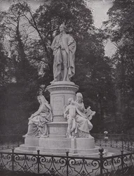 In the Tiergarten, Goethe Monument