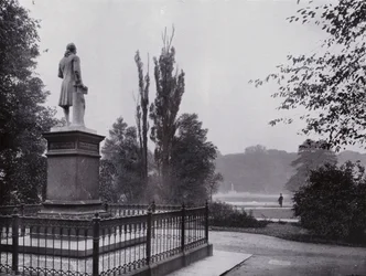 Leipzig: Rosental-Partie Mit Gellert-Denkmal