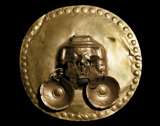 Pre-Columbian art, Calima culture: golden pectoral