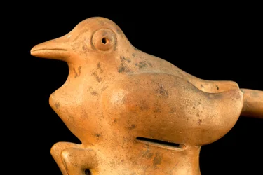 Ceramic with Bridge Handle and Bird Design / Pre-Columbian Art