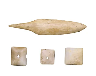 Prehistory (Neolithic): Arrow Tip and Bone Buttons from Cueva Toralla