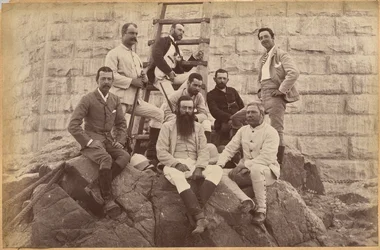 Managing Staff of Meprs. Glover & Co. at Sindh Bridge (recto, top)