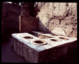 Thermopolium Marble Counter