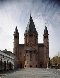 Romanesque art: view of the cathedral of Saint Martin, built between the 10th and 12th centuries