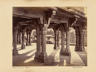 Fatehpur Sikri; Carved Pillars in the Panch Mahal