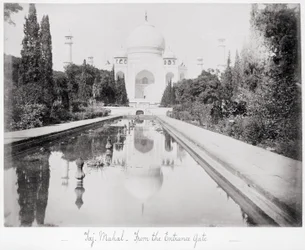 Taj Mahal, from the Entrance Gate