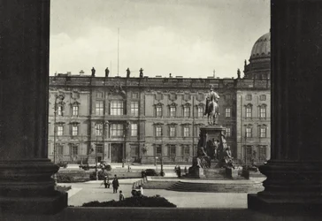 Berlin: View of the Royal Palace and the Lustgarten