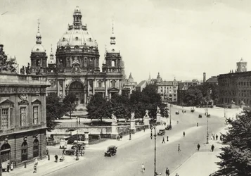 Berlin: In front of the Palace Bridge