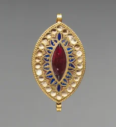 Almond-Shaped Pendant, 400-600
