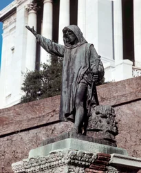 Monument dedicated to Cola di Rienzo (1314-1354) at the Capitol (Campidoglio) in Rome from where he proclaimed the Roman Republic on 20/05/1347