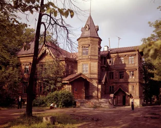 Russian architecture: view of a 19th century dacha, Russian country house