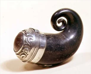 Snuff mull