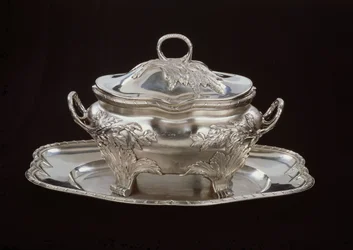 Tureen with its Saucer