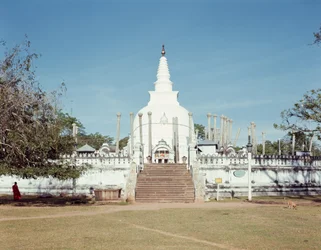 View of the Thuparama Dagoba, Ruwanweli Seya