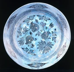 A turquoise glazed dish, with stylised floral spray, 15th century