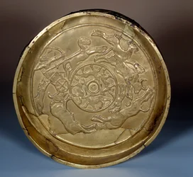 Oriental Art: hunting patere in gold, around 1200 BC. realized in Syria