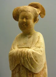 Painted and gilded pottery, female figurine, Tang dynasty (618-907), Shanghai National Museum. Photograph by Léonard de Selva, China, 2006.
