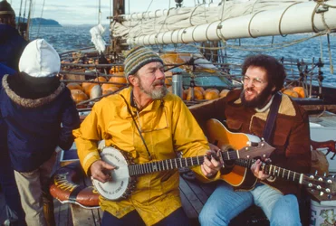 Musician and environmentalist Peter Seeger plays banjo on deck of Clearwater in the Hudson River