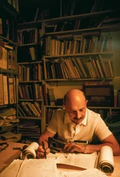 Yigael Yadin examines copy of temple