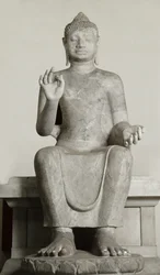 Giant Buddha, Davaravati School