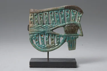 Wedjat eye amulet with figures of the god Nehebkau