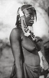 Arab woman of the Southern Sudan, Abu Matarik to Halfa, Sudan