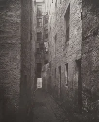 Close No. 148 High Street