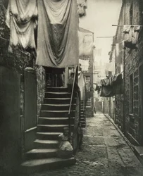 Close no. 193, 17-27 High Street, Glasgow, from 