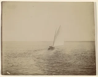 [Sailboat]