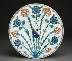 Dish with European coat of arms, Iznik ware, Turkish