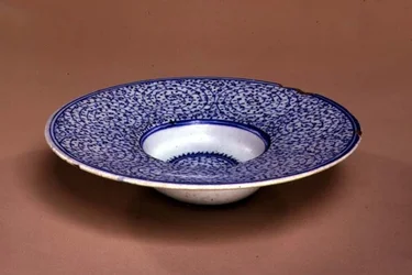 Tondino dish, Iznik Golden Horn ware, Turkish, c.1535-45
