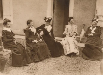 A group of women talking, 1937