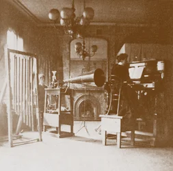 A lady pianist at the first Emil Berliner studio in London, Cockburn Hotel, 1898
