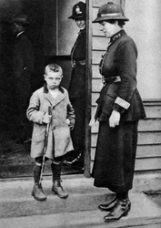 An East End child and a policewoman, London, 1926-1927