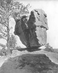 Balanced Rock, Garden of the Gods, Colorado, USA