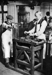 Cutting a key barrel, London
