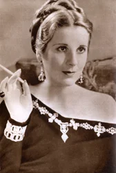 Diana Wynyard, British actress