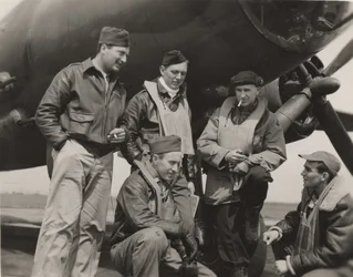 Ernie Pyle with a Bomber Crew
