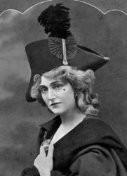 Evelyn DAlroy, actress