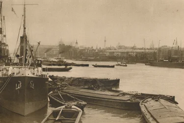 Faithful Ships That Serve London