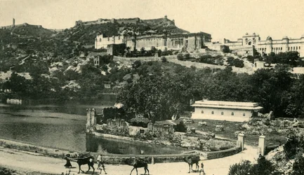 Fort and Palace, Amber