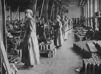 Girl workers in a munitions factory