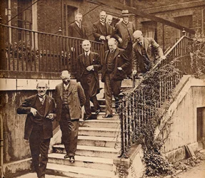 Government in Crisis, forming a National Cabinet as requested by King George V, 1931, 1938