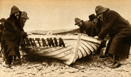Hauling up one of the Lusitania