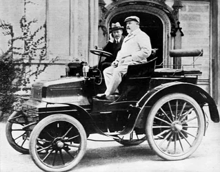 King Edward VII in Lord Montagus 1899 Daimler 12hp